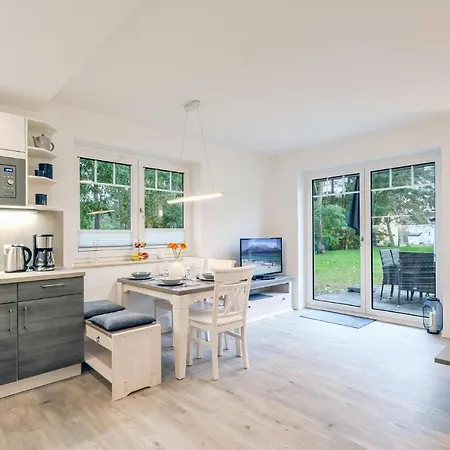 Holiday home Reetdachhaus Waldidylle *