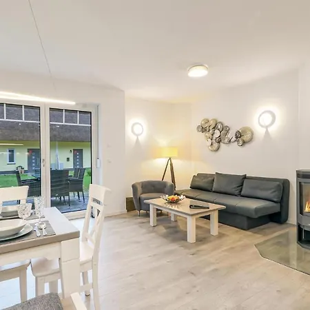 Holiday home Reetdachhaus Waldidylle *