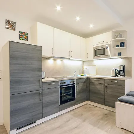 Holiday home Reetdachhaus Waldidylle Kutzow